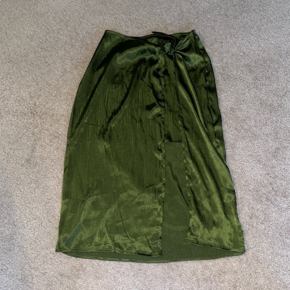 Ro & De Green Silky Skirt - Picture 1 of 9